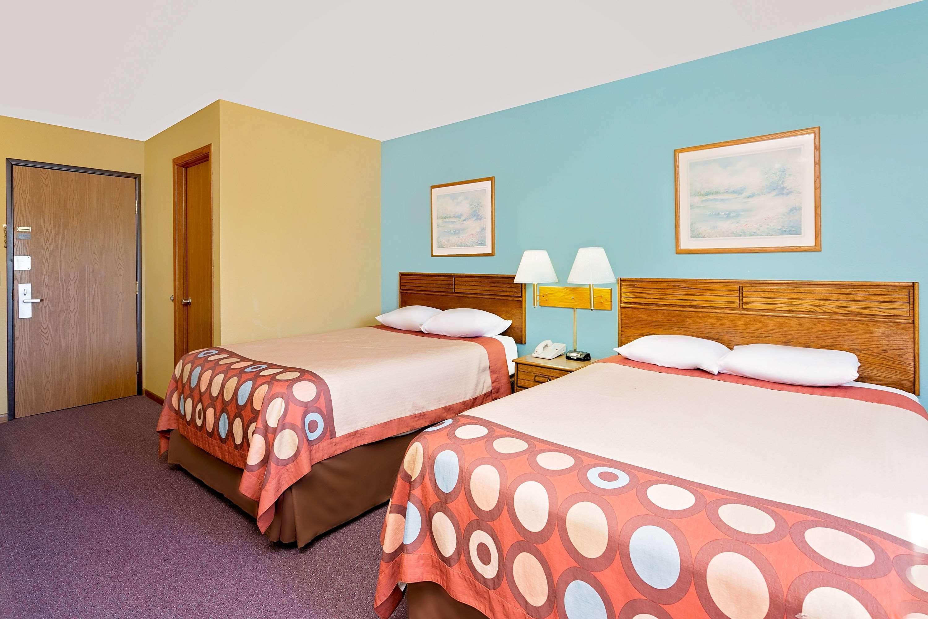 Super 8 By Wyndham Dyersville Εξωτερικό φωτογραφία