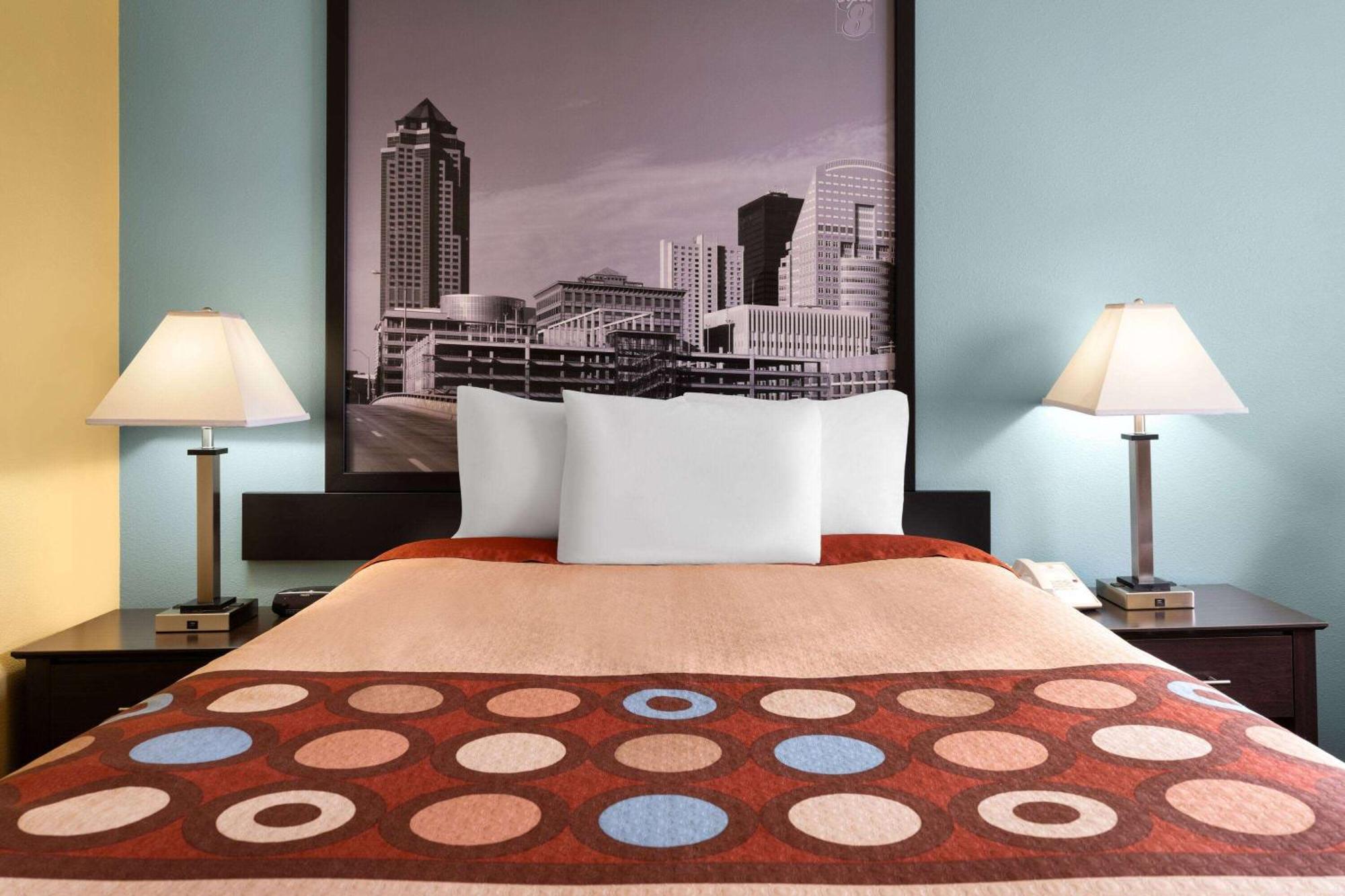 Super 8 By Wyndham Dyersville Εξωτερικό φωτογραφία