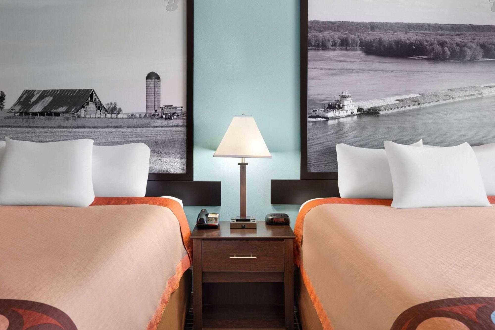 Super 8 By Wyndham Dyersville Εξωτερικό φωτογραφία