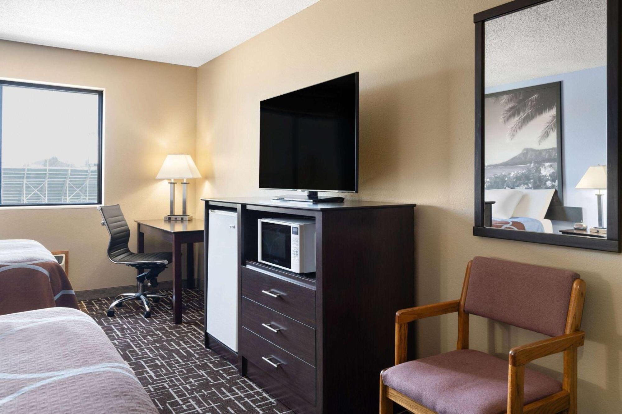 Super 8 By Wyndham Dyersville Εξωτερικό φωτογραφία