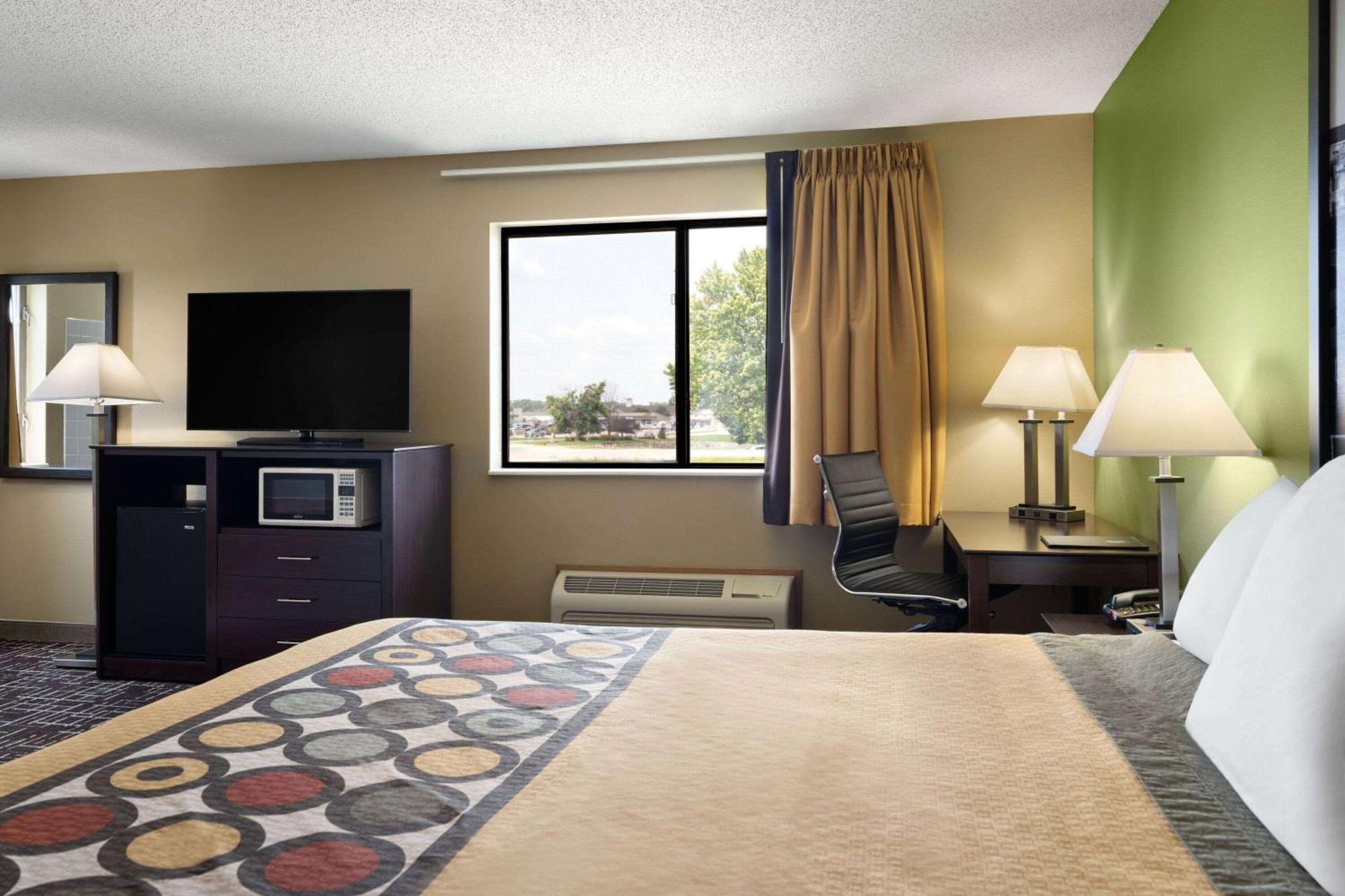 Super 8 By Wyndham Dyersville Εξωτερικό φωτογραφία