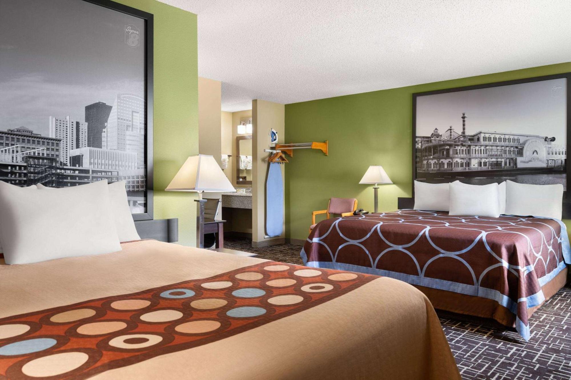 Super 8 By Wyndham Dyersville Εξωτερικό φωτογραφία