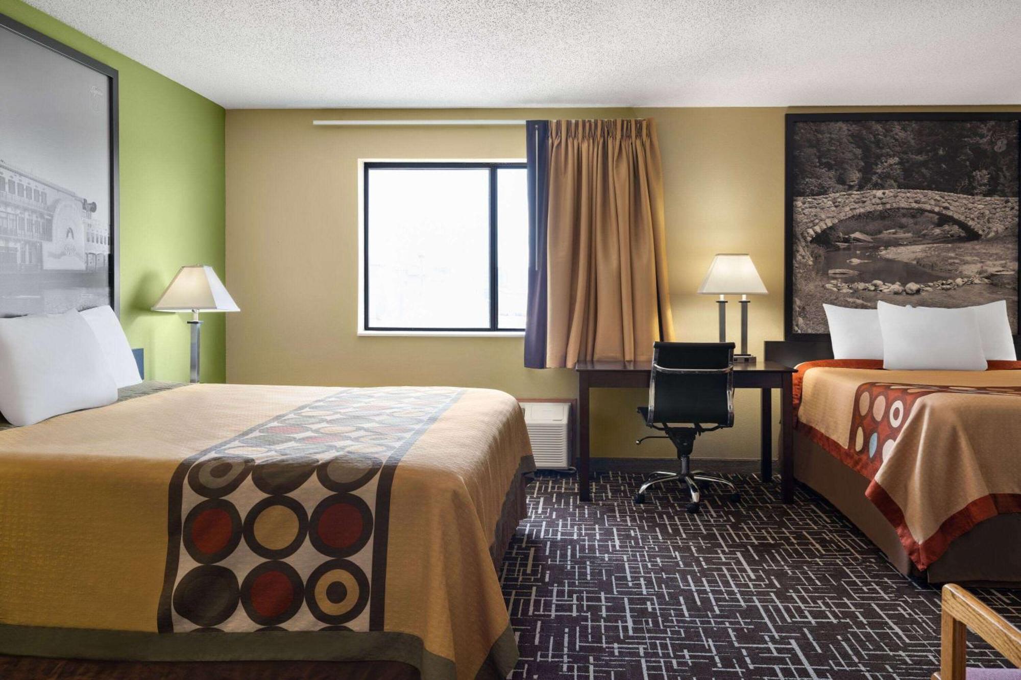Super 8 By Wyndham Dyersville Εξωτερικό φωτογραφία
