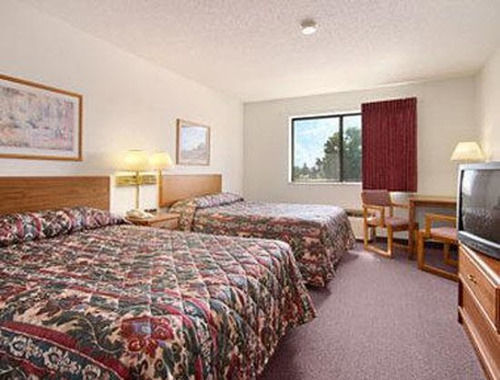 Super 8 By Wyndham Dyersville Δωμάτιο φωτογραφία